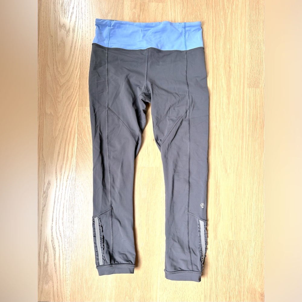 Lululemon Women’s Blue and Gray Leggings
